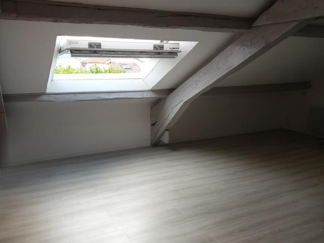 T2 à Bonnefoy, 60 m2 au sol et 30m2 loi Carrez, en dernier étage