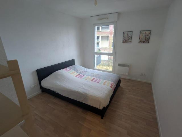 T2 a tourcoing avec balcon et parking. Metro