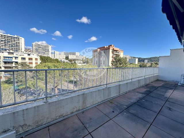 T2 Allée des Pins lumineux en dernier étage avec terrasse et fort potentiel