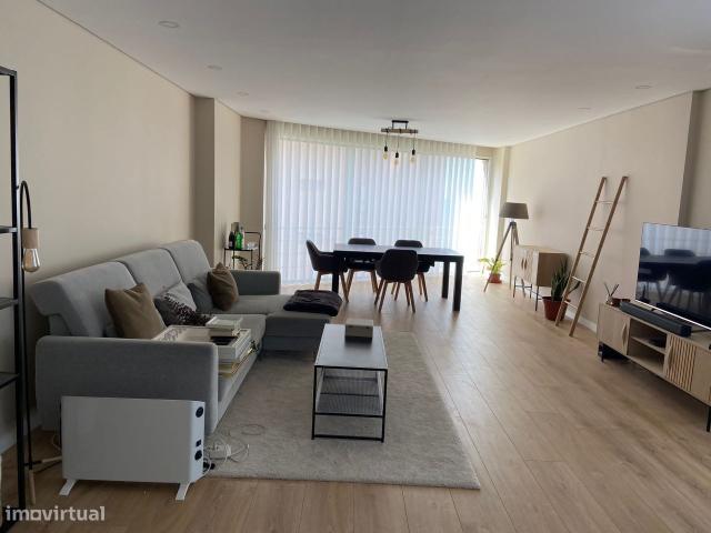 T2 alterado para t3 renovado, em frente ao mar