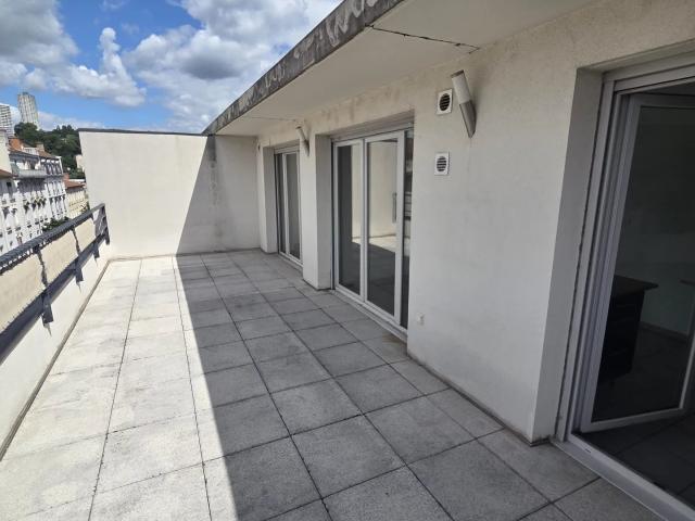 T2 attique terrasse & garage