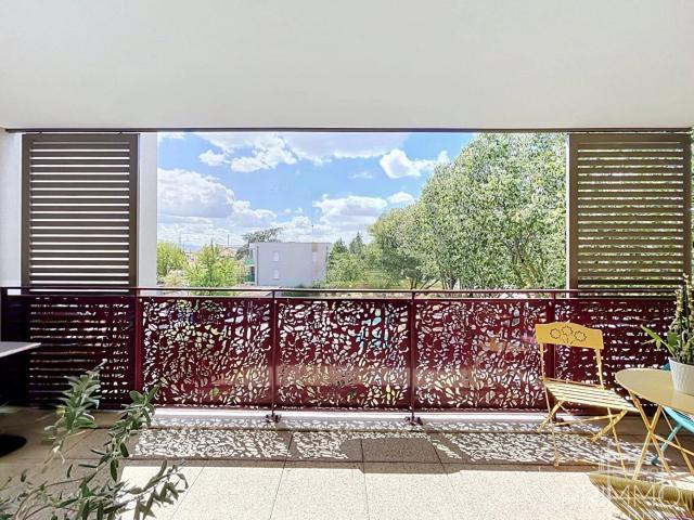 BRON, T2, 45.2m², DERNIER ETAGE AVEC TERRASSET