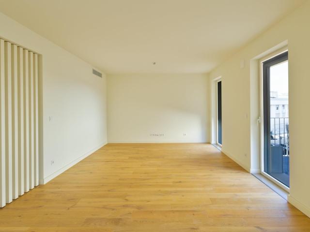 T2, Av. Madrid, C/ Varanda e Estacionamento 86m² Areeiro