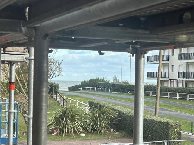 T2 avec Alcove, proche du centre, avec balcon et vue latérale sur la mer