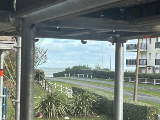 T2 avec Alcove, proche du centre, avec balcon et vue latérale sur la mer