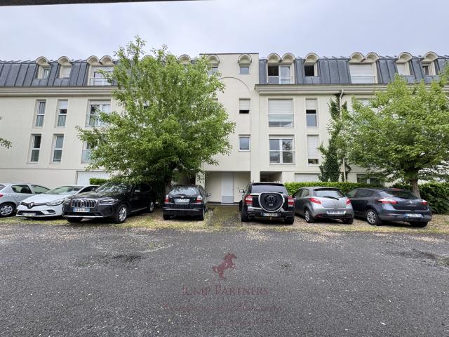 T2 au calme avec ascenseur et parking possible Jardin Public / Parc Rivière