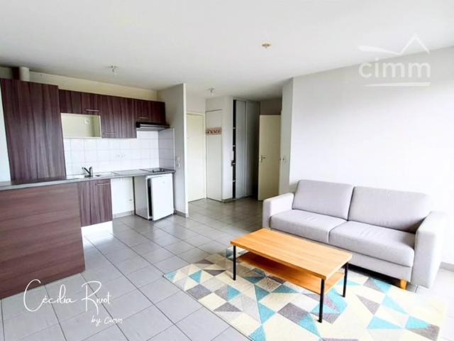 T2 avec Balcon, ascenseur et 2 places de parkingà Artigues