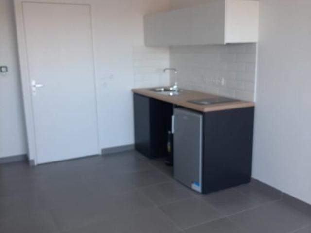 T2 AVEC BALCON ET DEUX PARKINGS EXTERIEURS