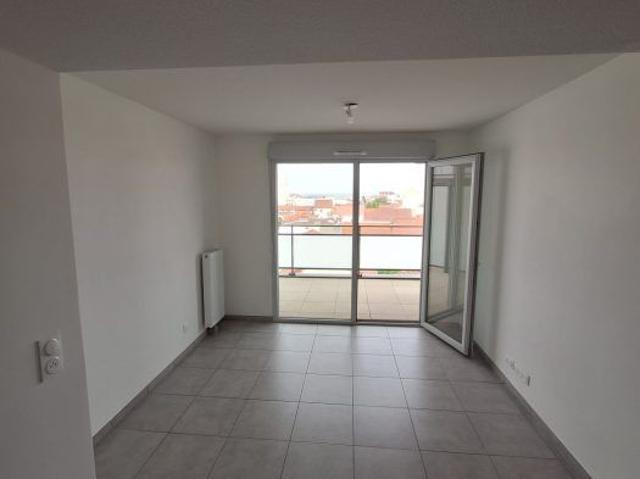 T2 AVEC BALCON ET GARAGE