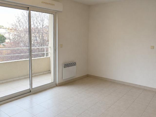 T2 AVEC BALCON ET GARAGE