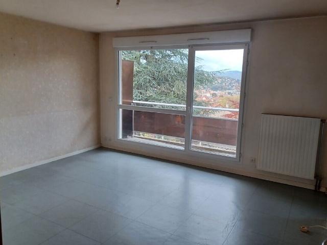 T2 avec balcon et garage dans résidence sur les hauteurs du Puy