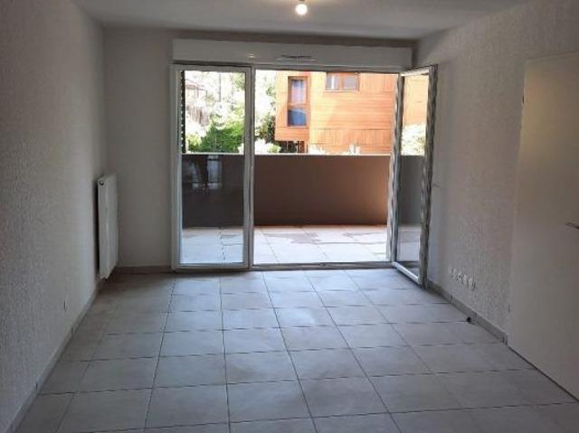 T2 AVEC BALCON ET PARKING EXTERIEUR