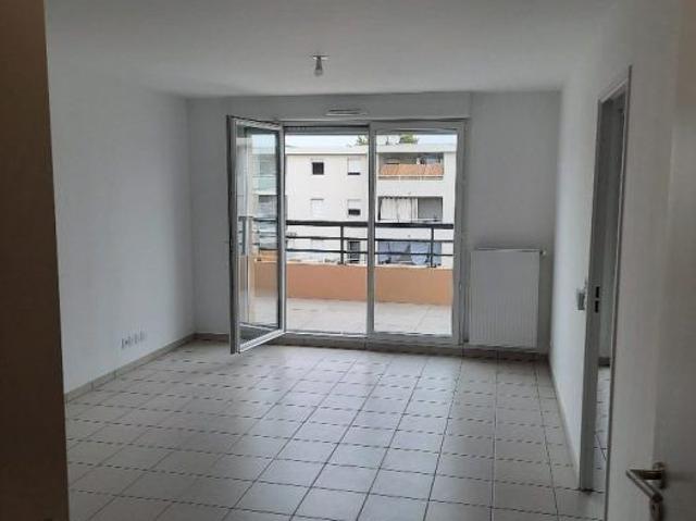 T2 AVEC BALCON ET PARKING
