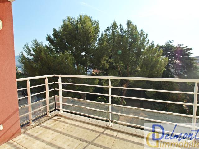 T2 AVEC BALCON RESIDENCE AVEC ASCENSEUR LA SEYNE PORTE MARINE
