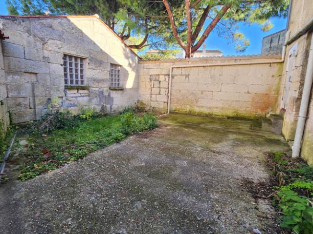 T2 Avec cour privée Quartier St Vivien à SAINTES