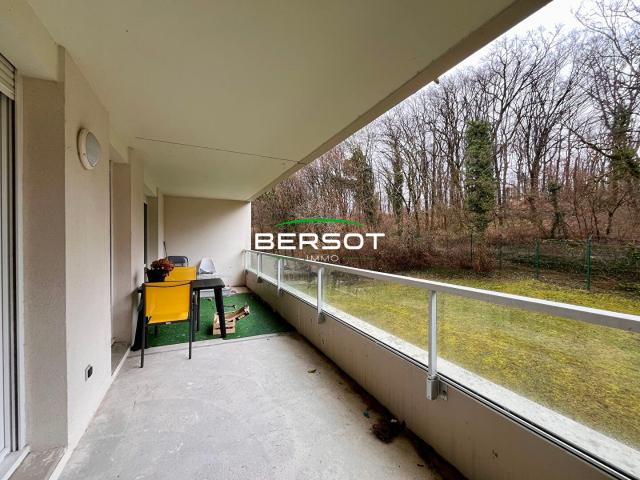 T2 avec grand balcon, piscine et parking Quartier Bregille