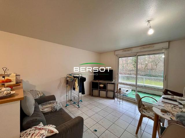 T2 avec grand balcon, piscine et parking Quartier Bregille