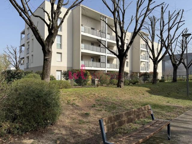 T2 avec jardin de 142m2 et Garage à Saint Priest