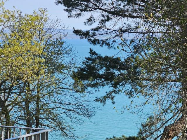 T2 avec jardin, séjour et chambre Front De Mer 43m² Douarnenez