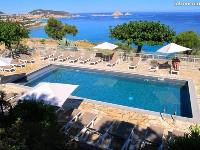 T2 avec piscine et superbe vue sur l'ile rousse à Monticello
