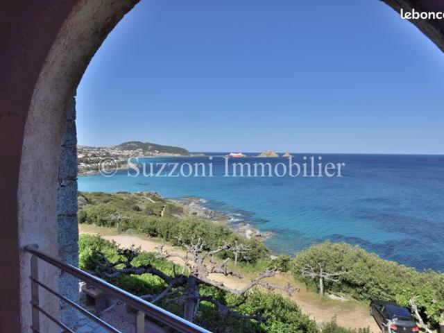 T2 avec piscine et superbe vue sur l'ile rousse à Monticello