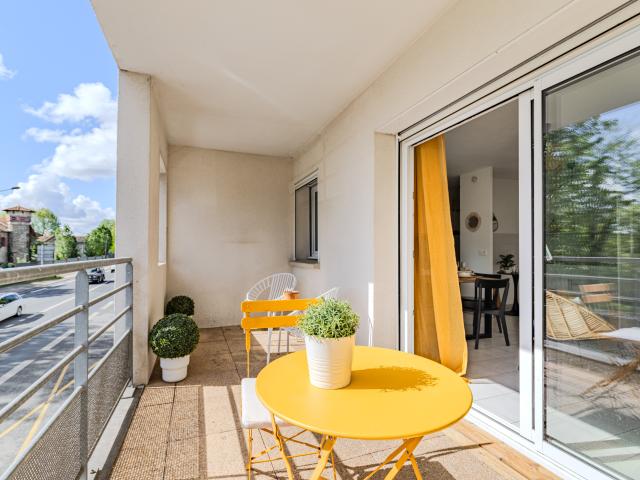 T2 AVEC TERRASSE, BOX ET PLACE DE PARKING