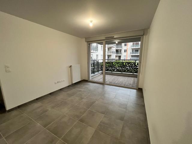 T2 AVEC TERRASSE, CELLIER ET PARKING PLAISANCE DU TOUCH