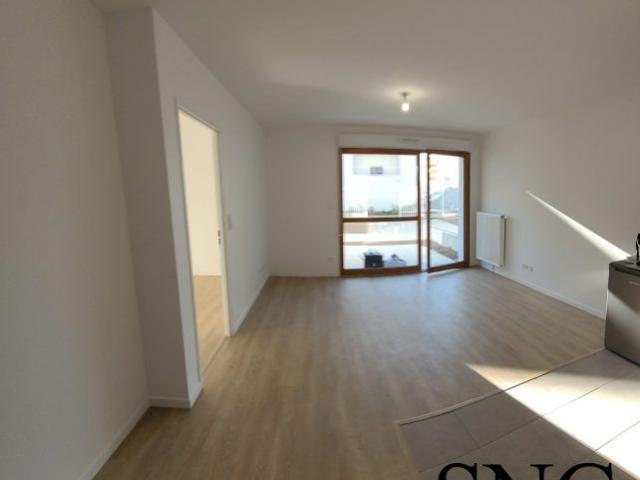 T2 AVEC TERRASSE ET PARKING EN SOUS SOL
