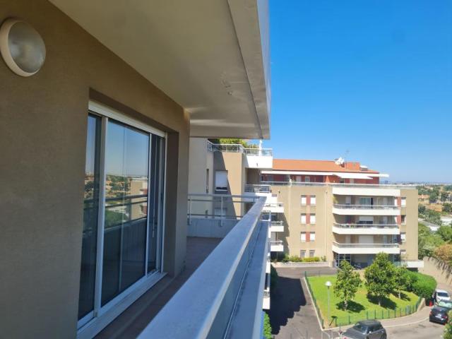 T2 avec terrasse et place parking