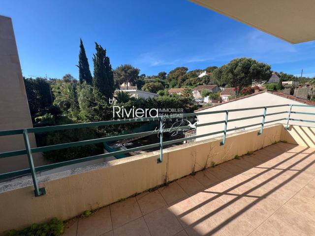 T2 Avec Terrasse En Centre Ville ! 38m² Cavalaire sur Mer