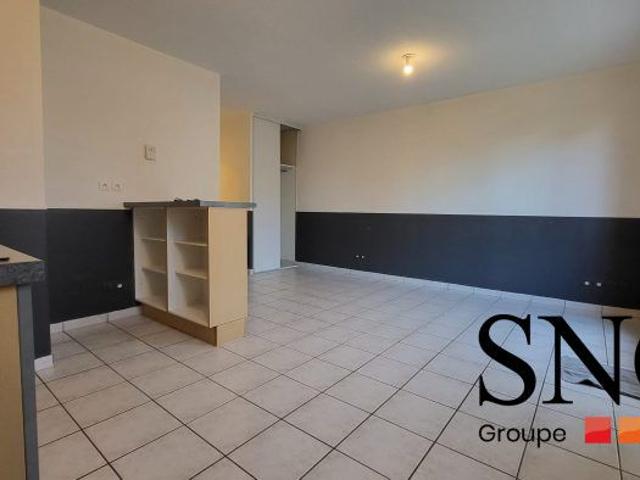 T2 AVEC 1 GARAGE+ 1 PARKING ET JARDINET