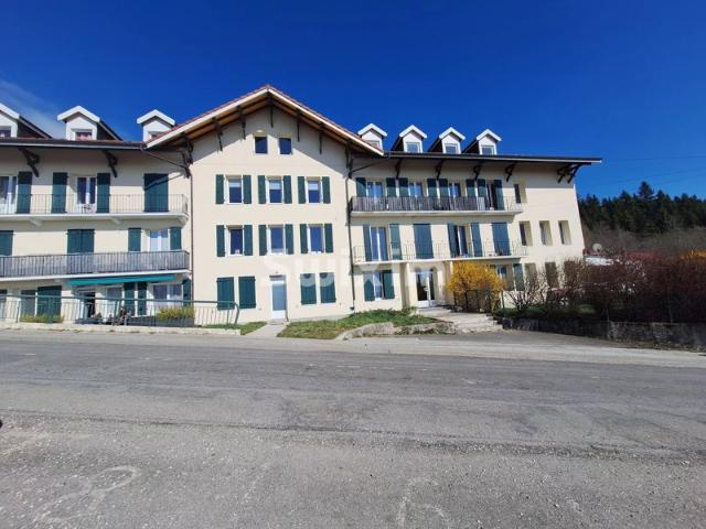 t2 bis avec terrasse et superbe vue