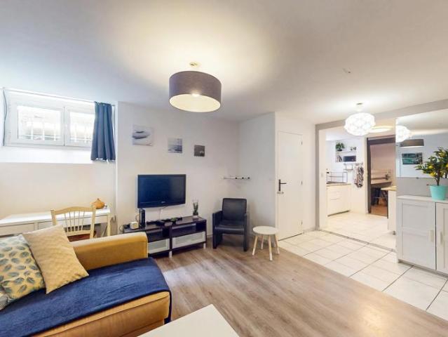 T2 bis de 44 m² avec séjour, cuisine indépendante et deux coins nuit
