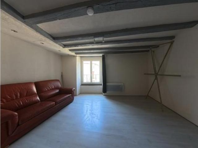 T2 BOURG DE VIVONNE COMMMODITE PETIT IMMEUBLE