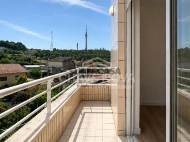 T2 c/ Lugar de Garagem em Oliveira do Douro
