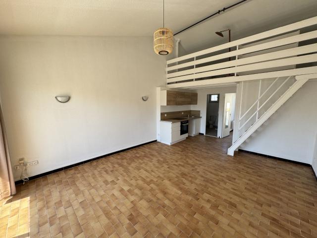T2 cabine et mezzanine de 47 m2 fraîchement rénové et climatisé au GRAU d'AGDE