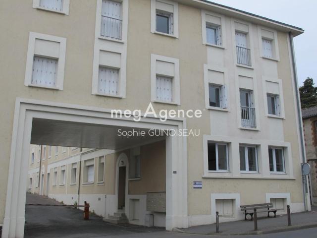 T2 centre ville Cholet, place de parking et cave