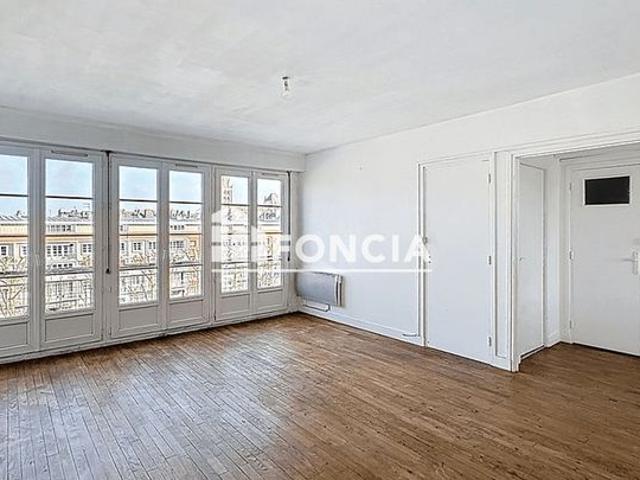 T2 centre ville Lisieux + balcon + parking