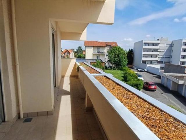 T2 chauffage et eau inclus parking + cave