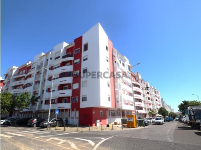 T2 com 100m2 parqueamento na Cavaleira em Sintra