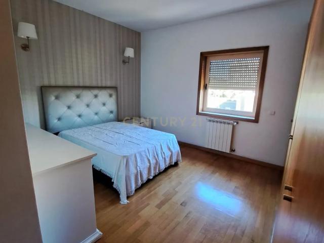 T2 com 121 m² | Suíte | Garagem | Junto à Casa da Música