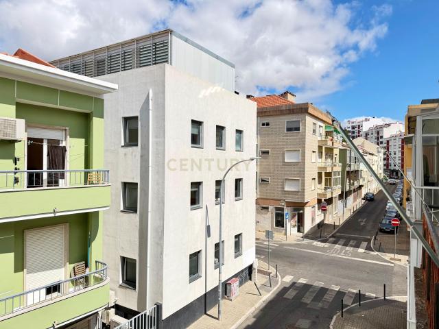 T2 com Aproveitamento de Cobertura e Varanda, Venda Nova, Amadora! Visitas só no dia 25 de Agosto!