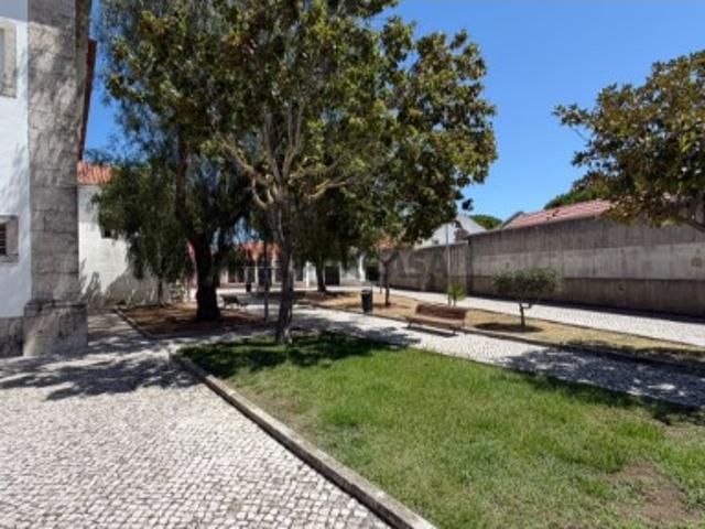 T2 com arrecadação para Venda em Santa Iria de Azóia