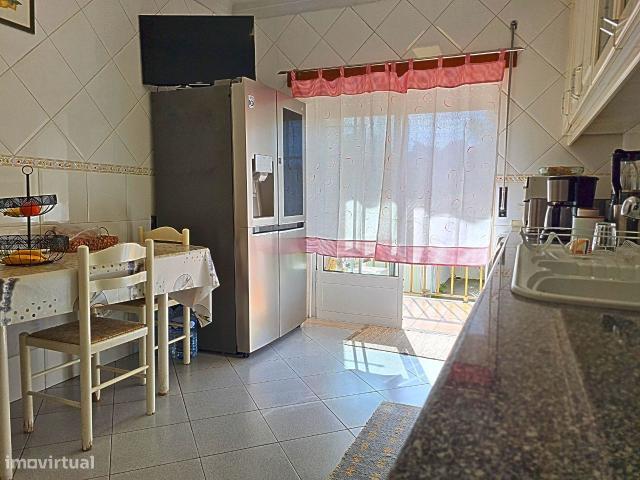 T2 com Garagem junto estao CP e Metro