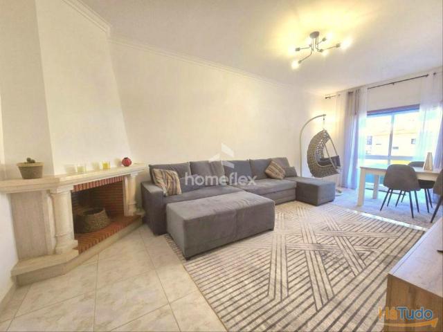 T2 com Grande Terraço e Arrumo | 26084075875