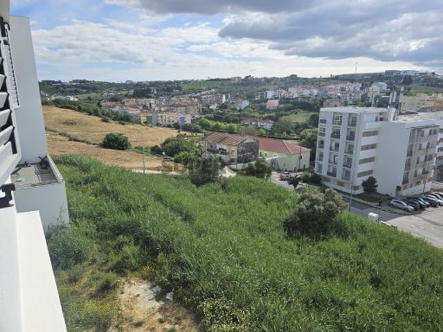 T2 com dois parqueamentos, situado na Quinta dos Fartos, Apelação