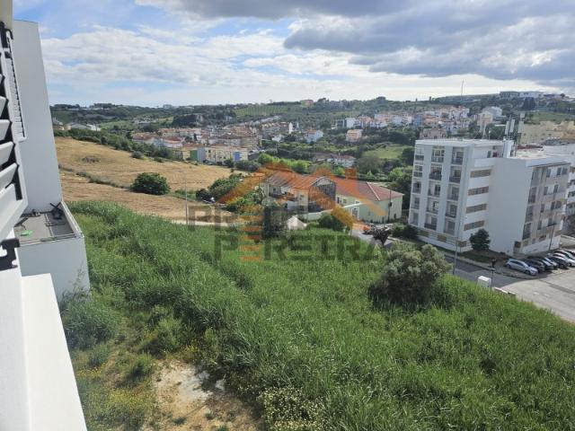 T2 com dois parqueamentos, situado na Quinta dos Fartos, Apelação
