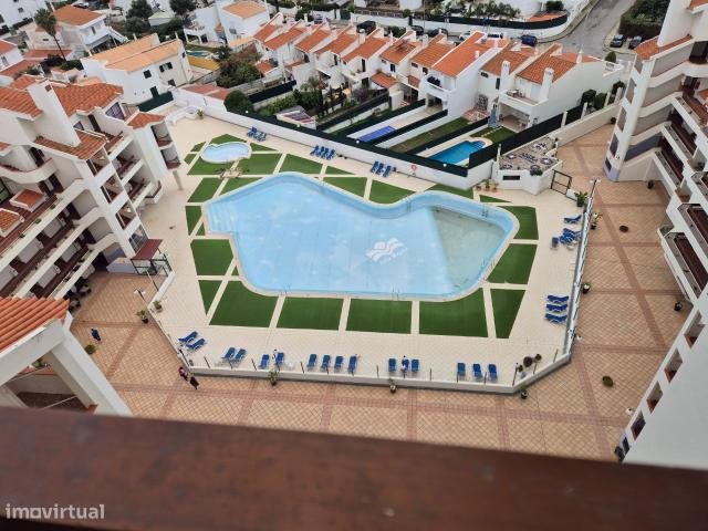 T2 com excelentes vidtas mar no Edificio Vilamagna