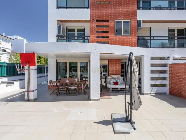 T2 com fantástico Terraço em Nova Queijas