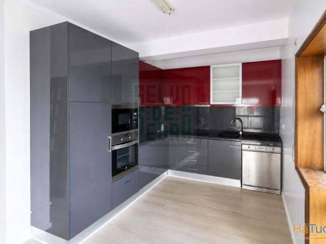 T2 com Lugar de Garagem junto ao Metro da Campainha | 26074086281